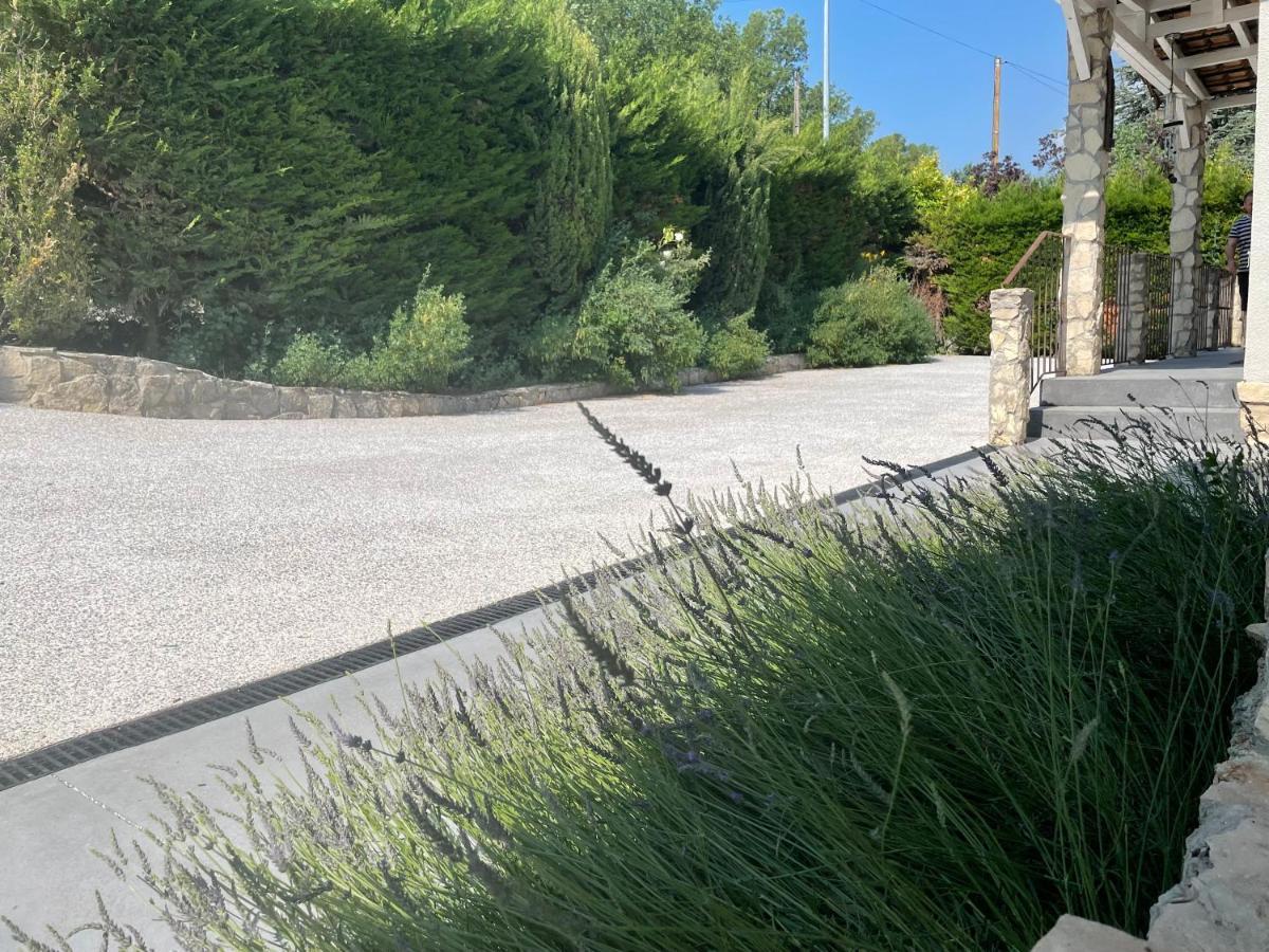 Villa Camille Céreste 外观 照片